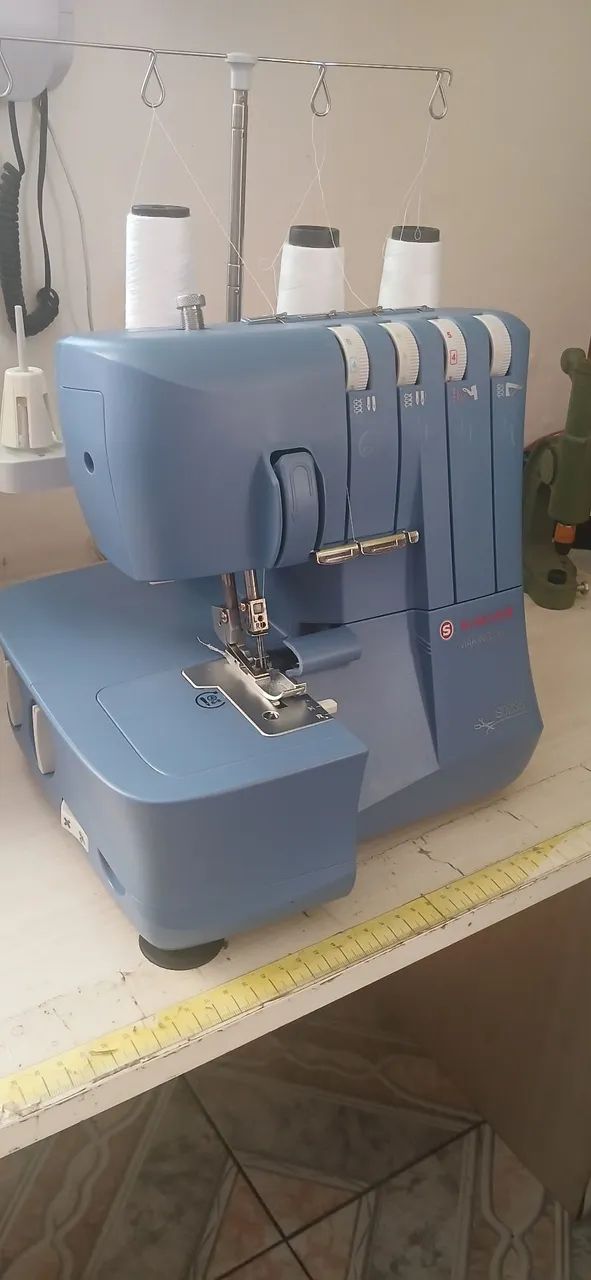 Máquina overlock singer  - Foto 5