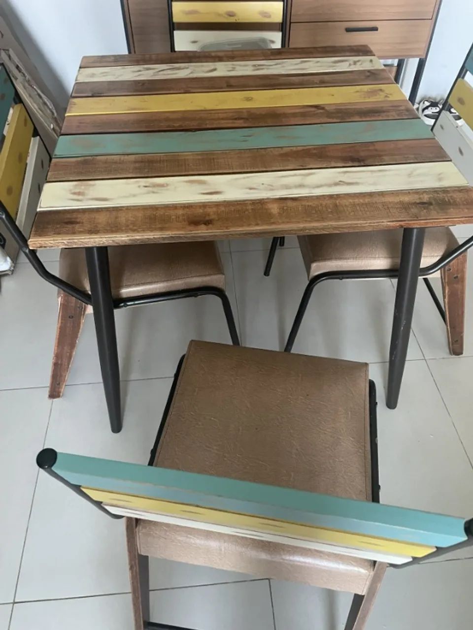 Mesa com 4 cadeiras Modecor - Conjunto de Copa