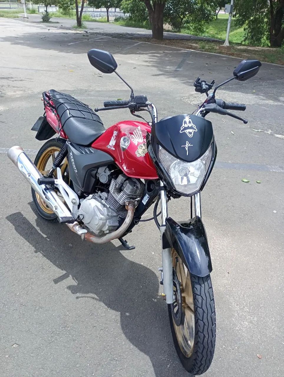 Moto semi-nova 