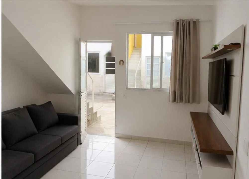 Casa- Condomínio fechado 