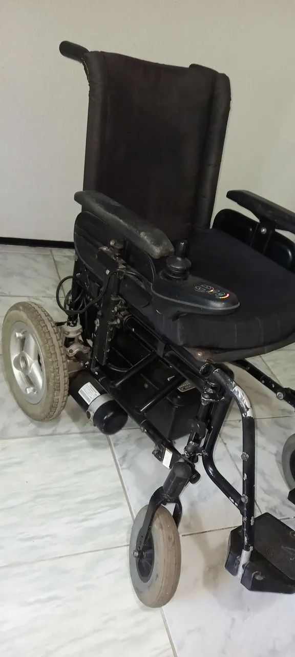 Cadeira de rodas motorizada - Foto 2