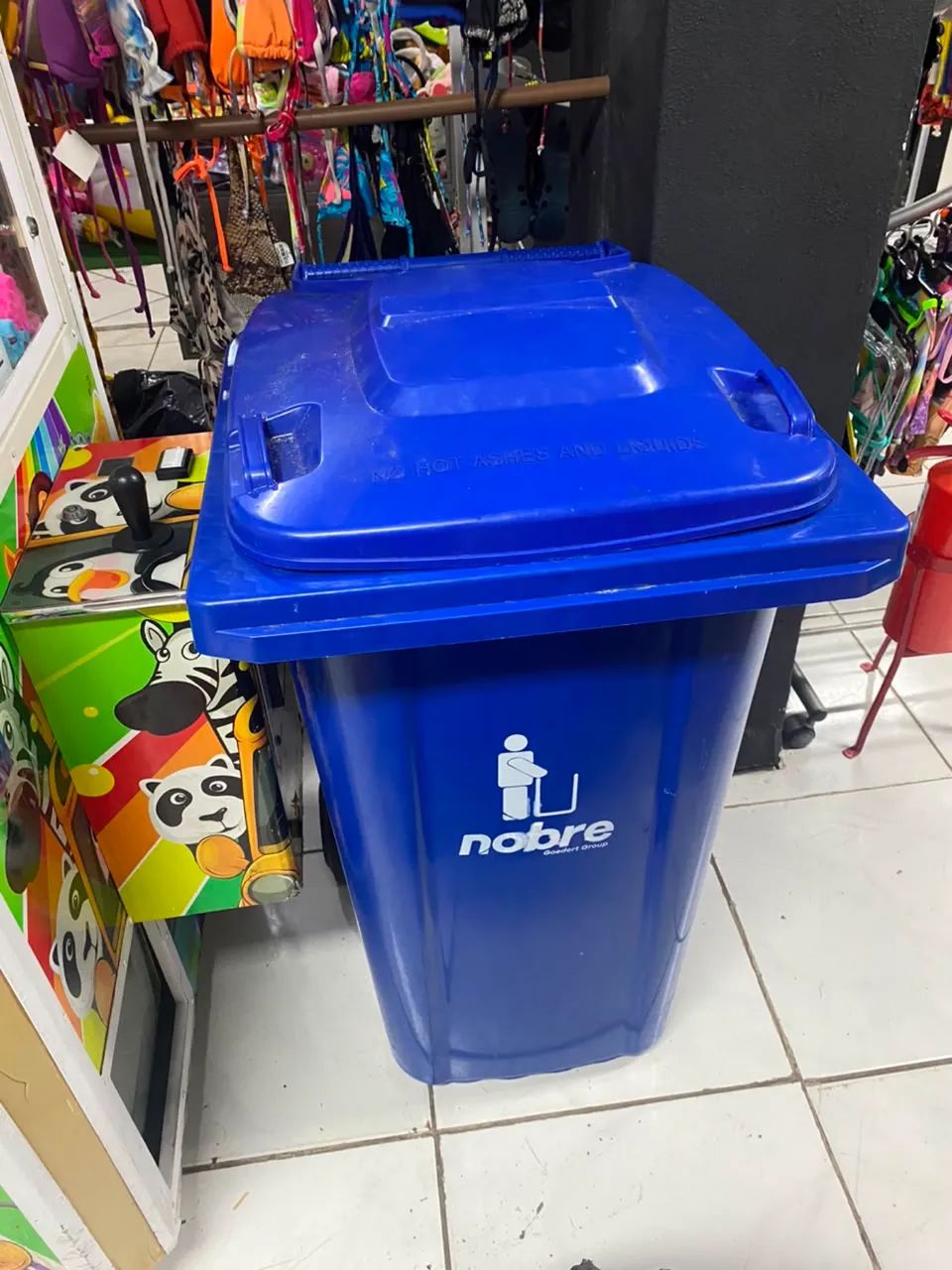 Coletor de lixo 240L