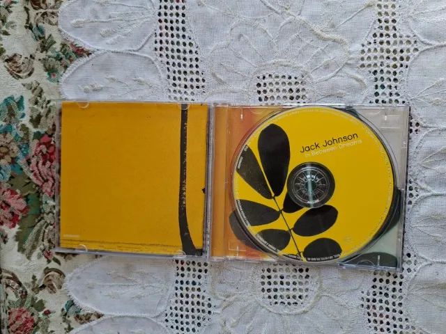CD In Between Dreams do cantor Jack Johnson, lançado em 2005. - Foto 4