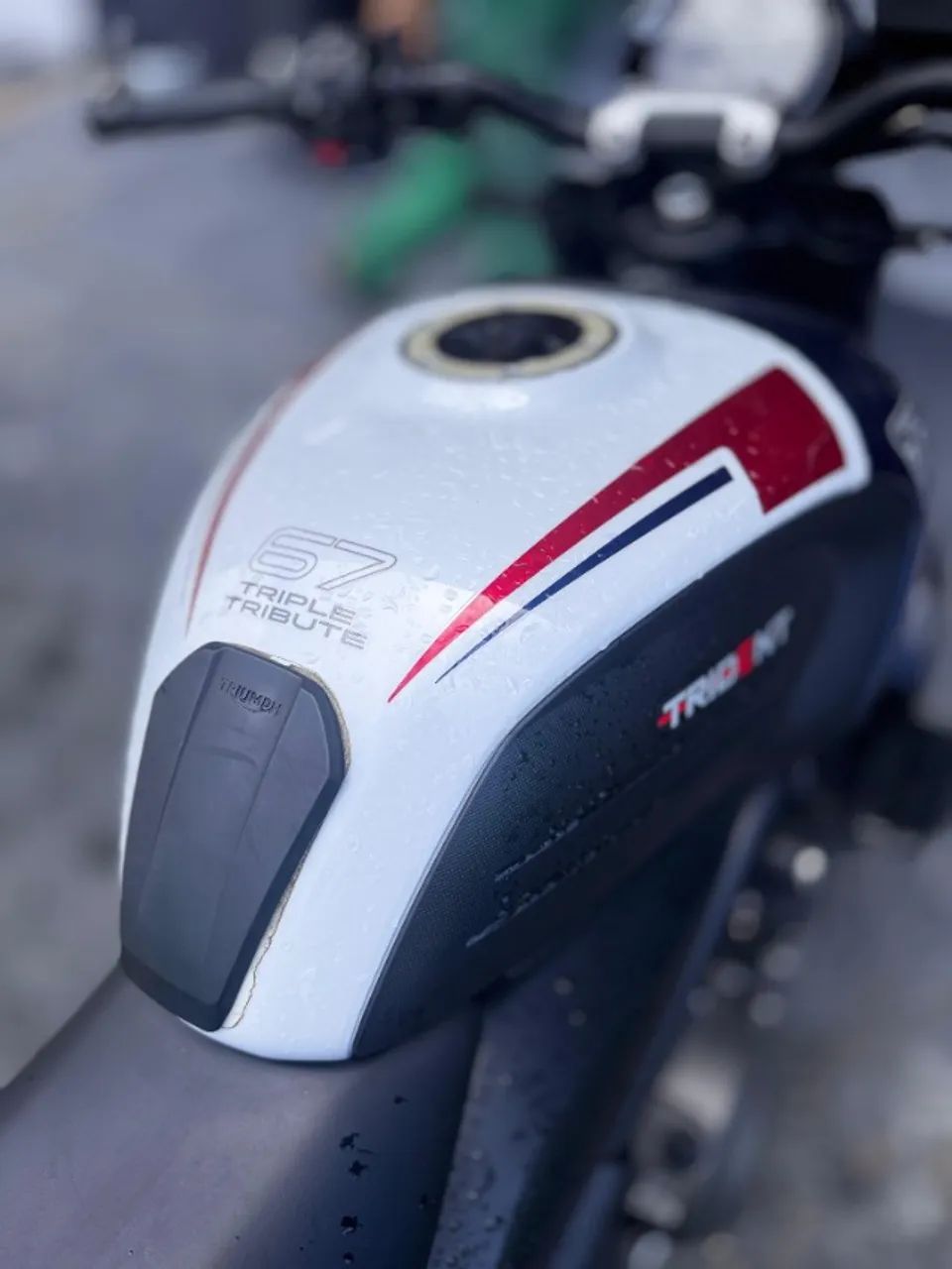 TRIUMPH TRIDENT 660 TRIBUTE - Foto 4