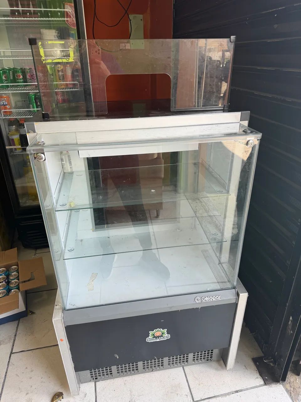 Vendo Vitrine Neutra caixa - Foto 2