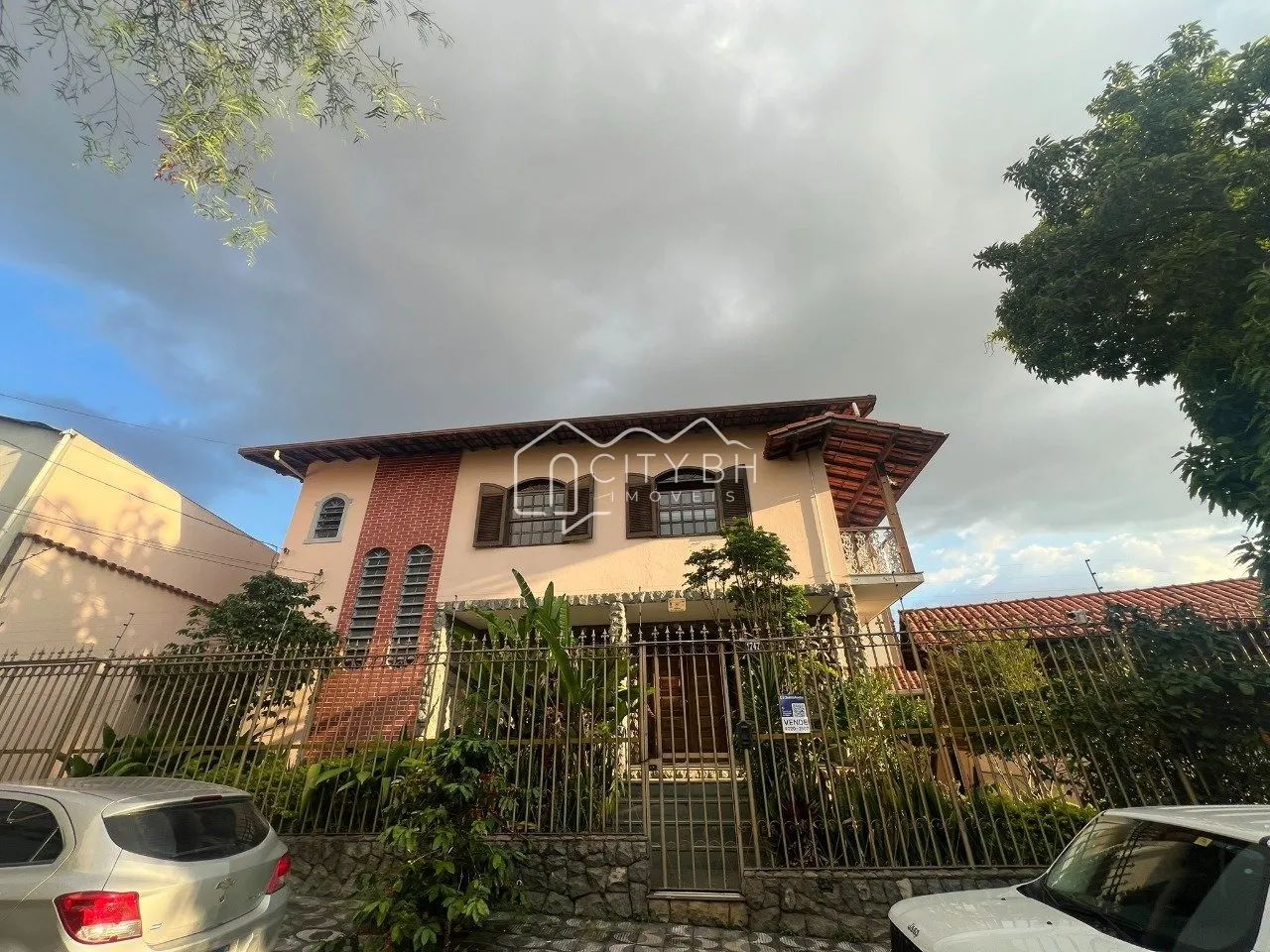 Casa colonial com 4 quartos no bairro da Graça.