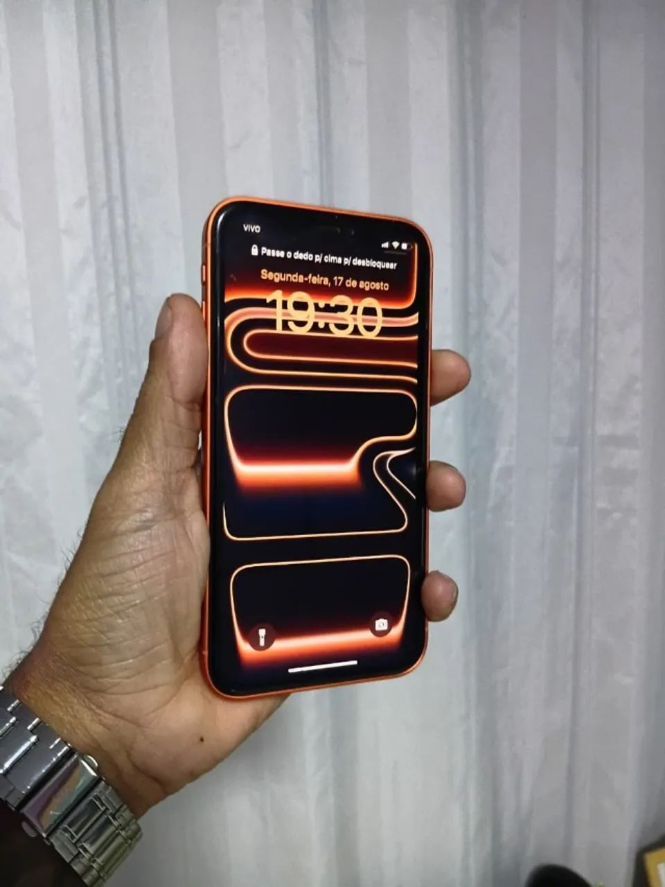 Iphone XR 128gb com carcaça de 17 pro!! - Foto 2