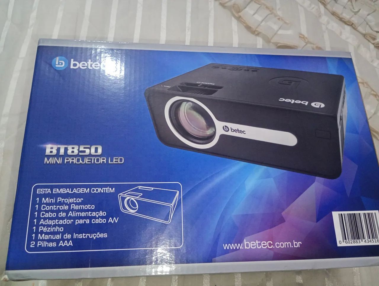 Projetor Betec BT850 com defeito no Display interno.
