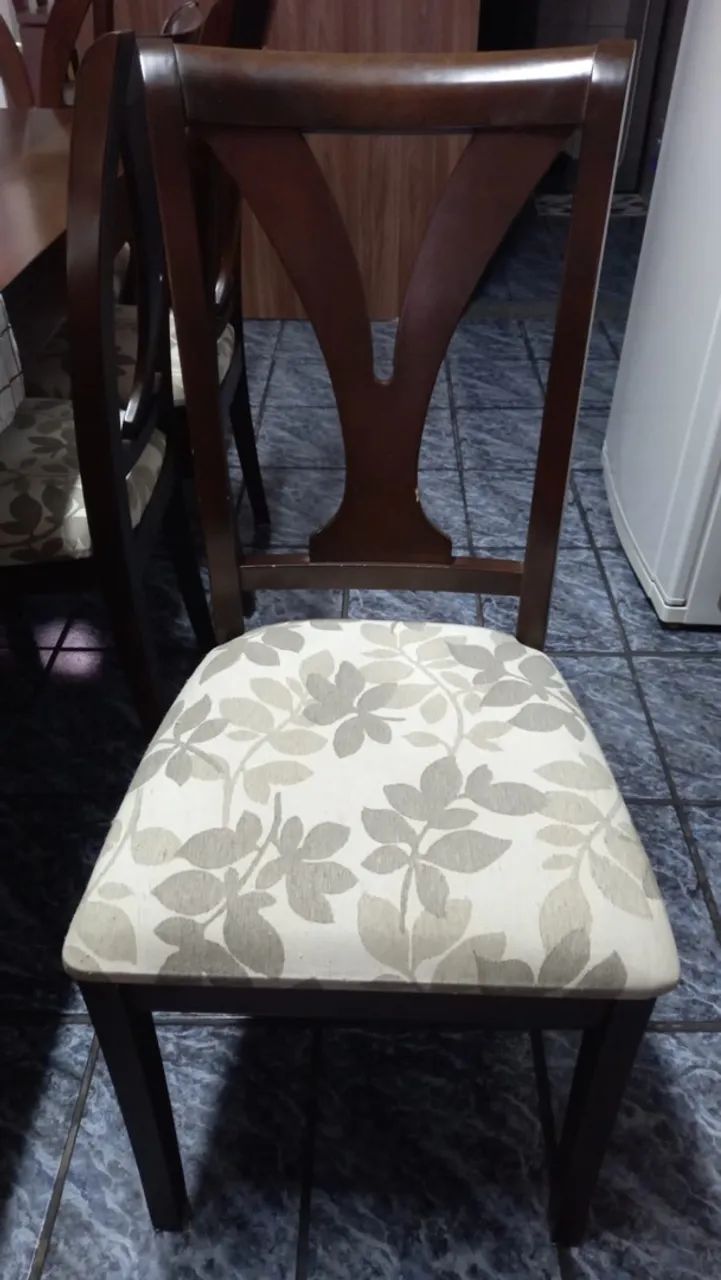 mesa de jantar de madeira com 8 cadeiras - Foto 3