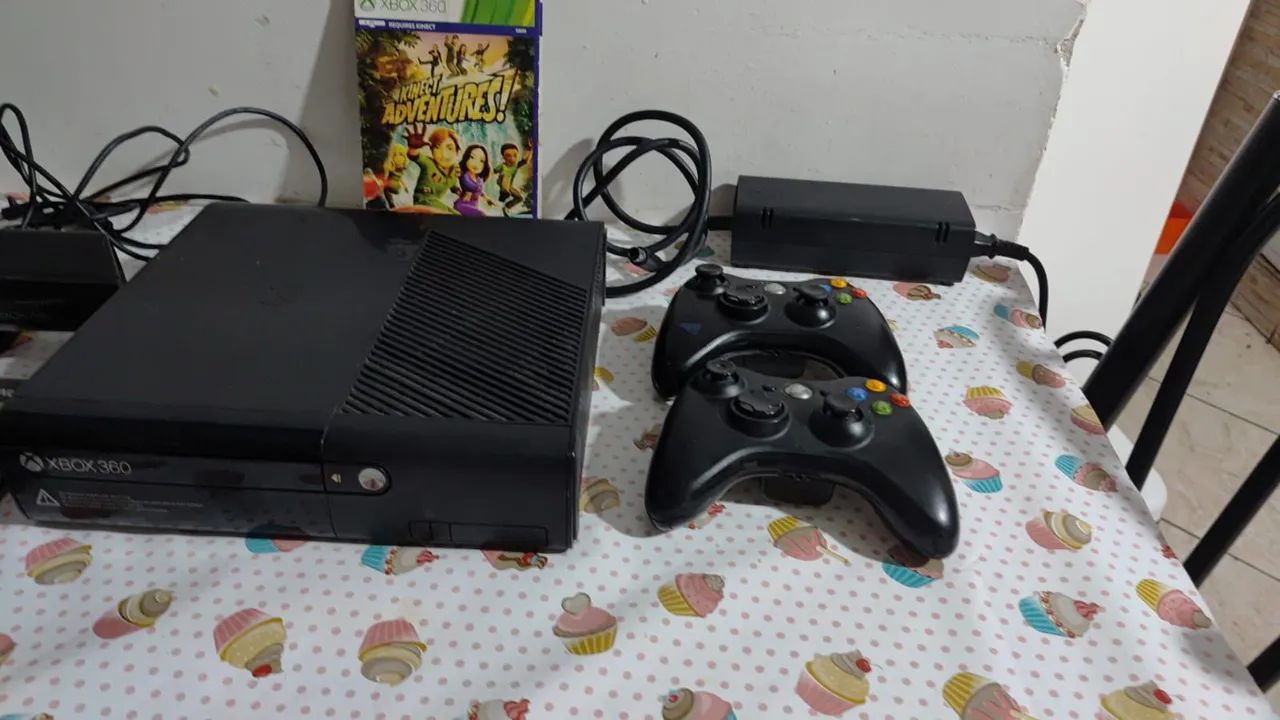 Xbox 360 slim 500 gb 2 controles 15 jogos no CD e 17 no HD acompanha kinect - Foto 4