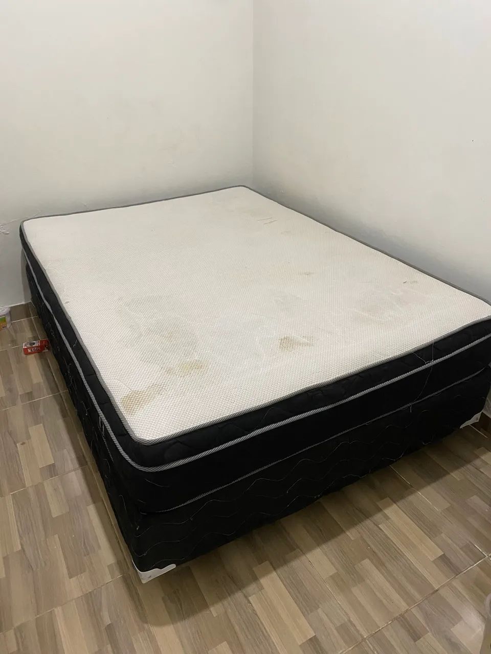 Vendo cama box casal completa, composta por colchão + base box. - Foto 2