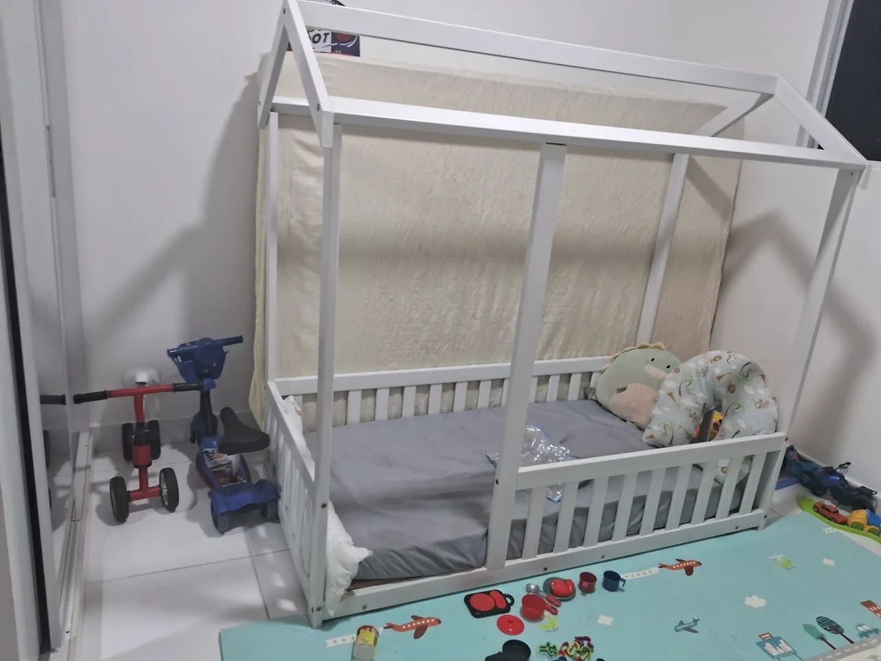 Cama para crianças tipo casinha com colchão 