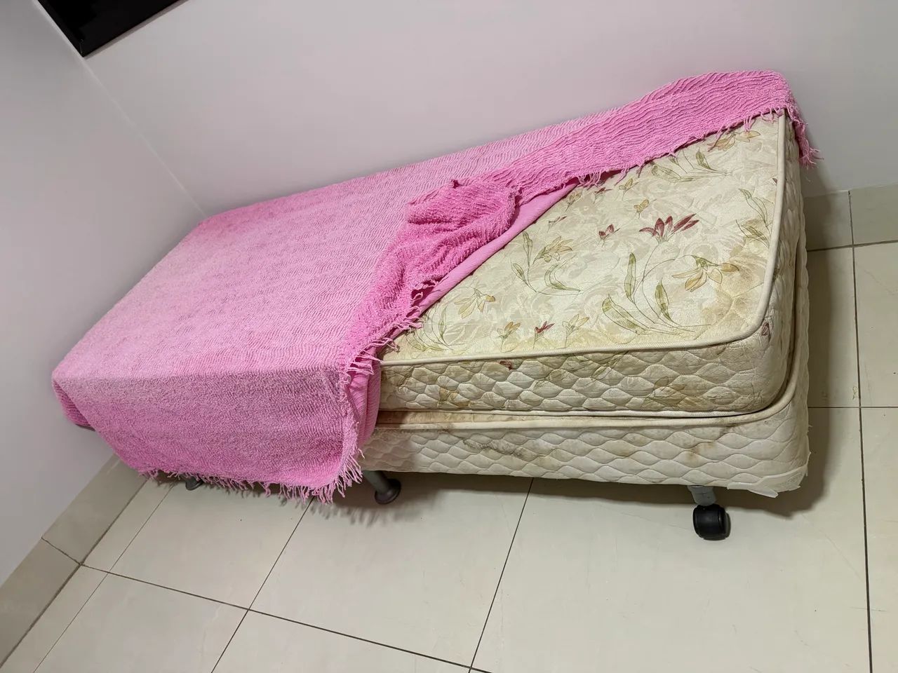 - Cama de solteiro + colchão - Foto 3