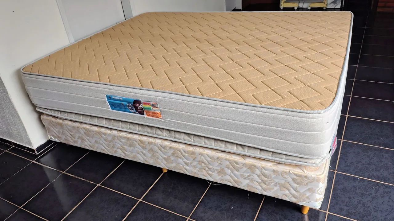 Cama box Queen 1,58x1,98 usada 