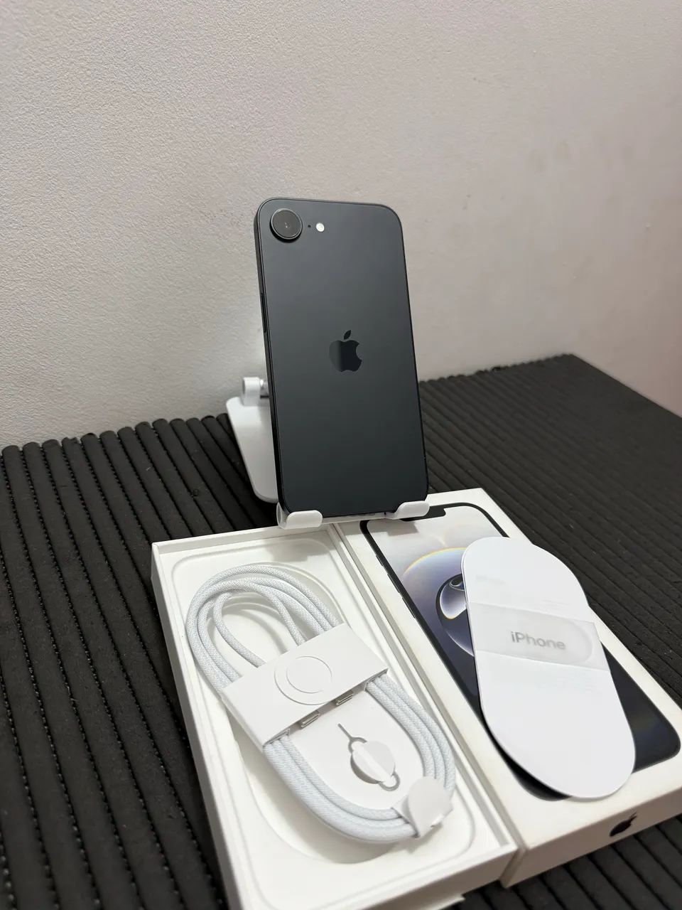 IPHONE 16E IMPECÁVEL  - Foto 2