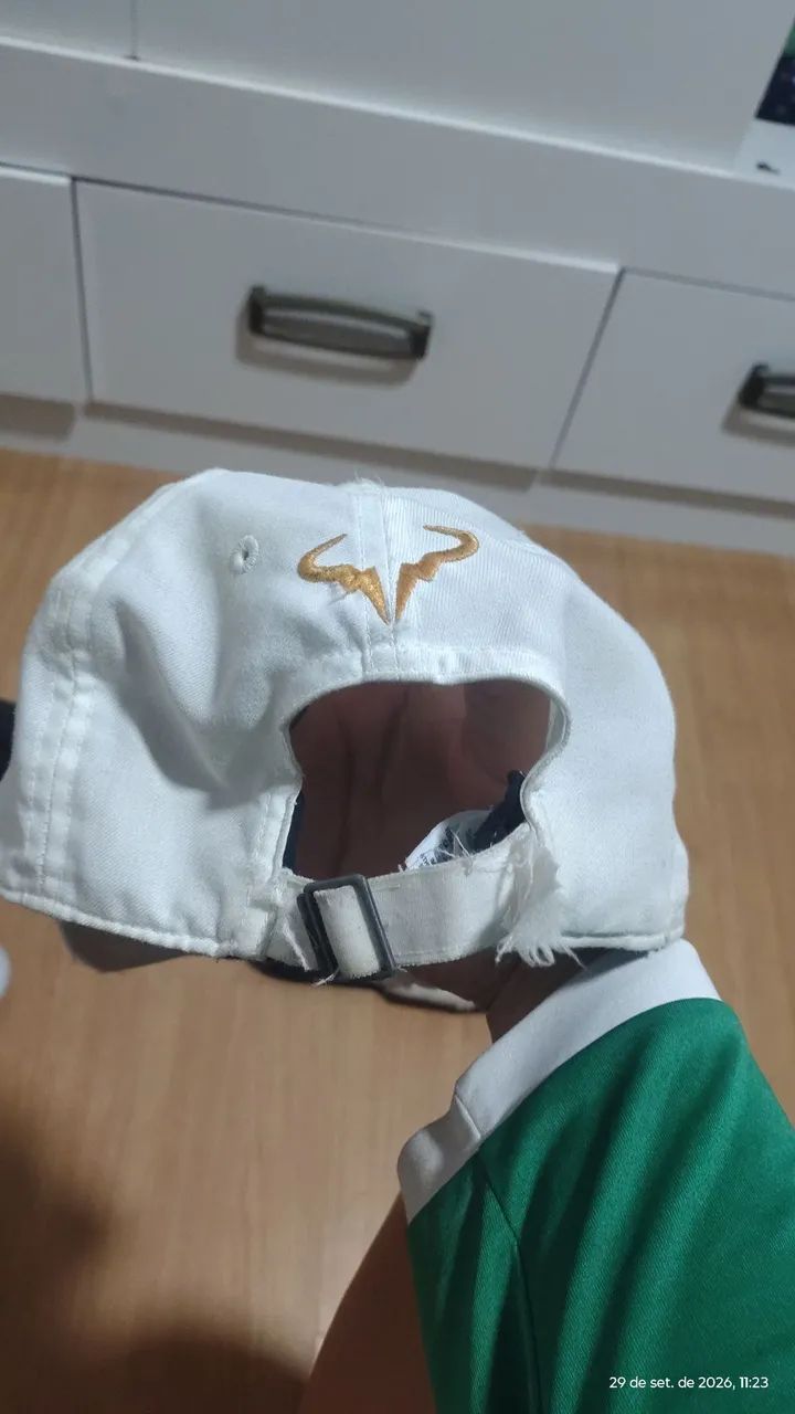 Vende-se boné Nadal dourado  - Foto 2