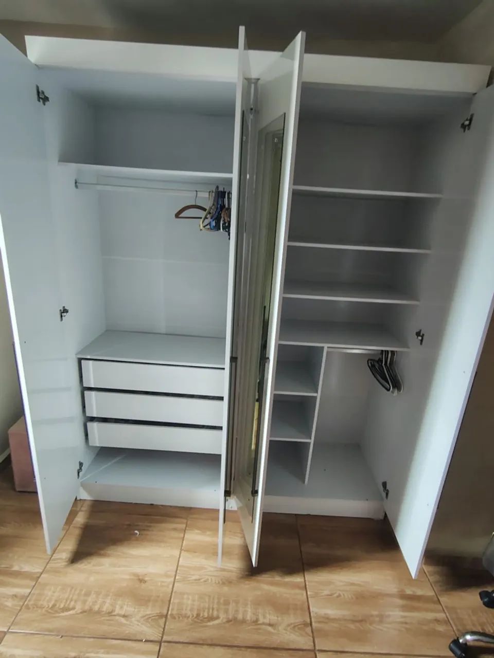Guarda roupa 4 portas  - Foto 3