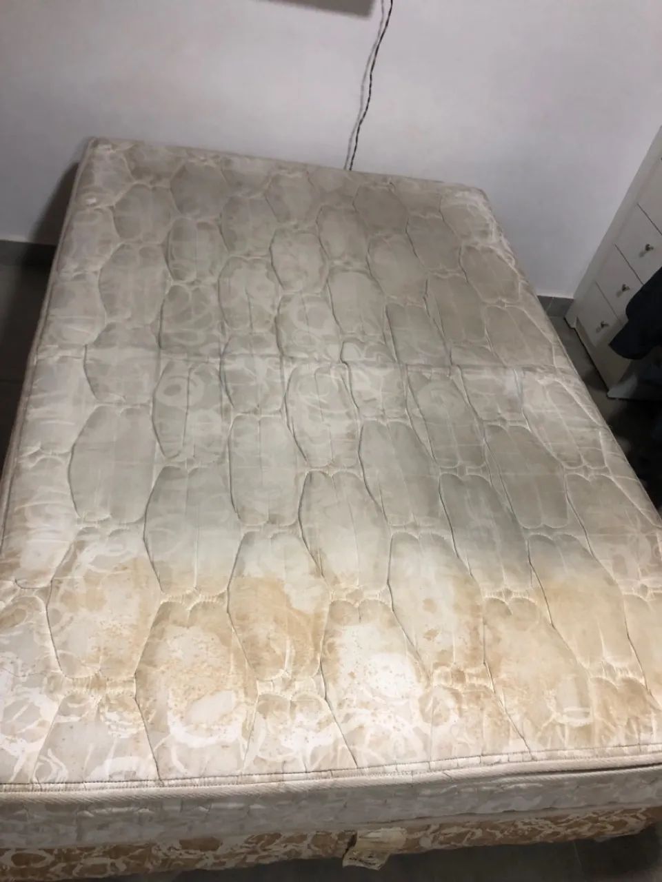 Vendo cama de casal , colchão e base