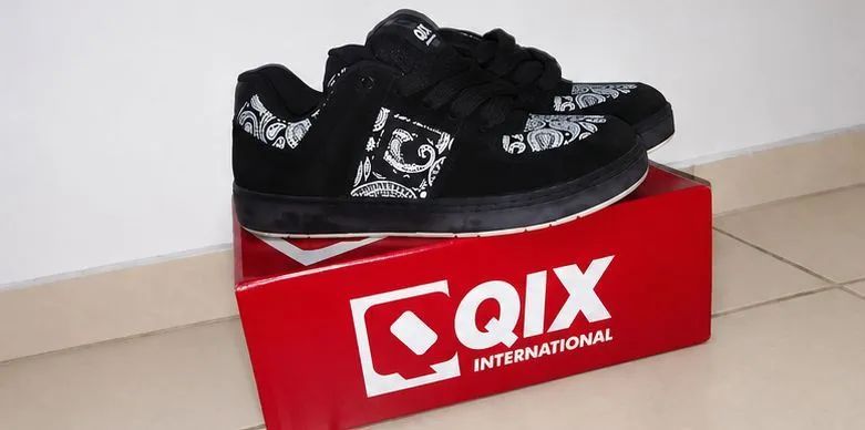 Tênis preto qix 90s