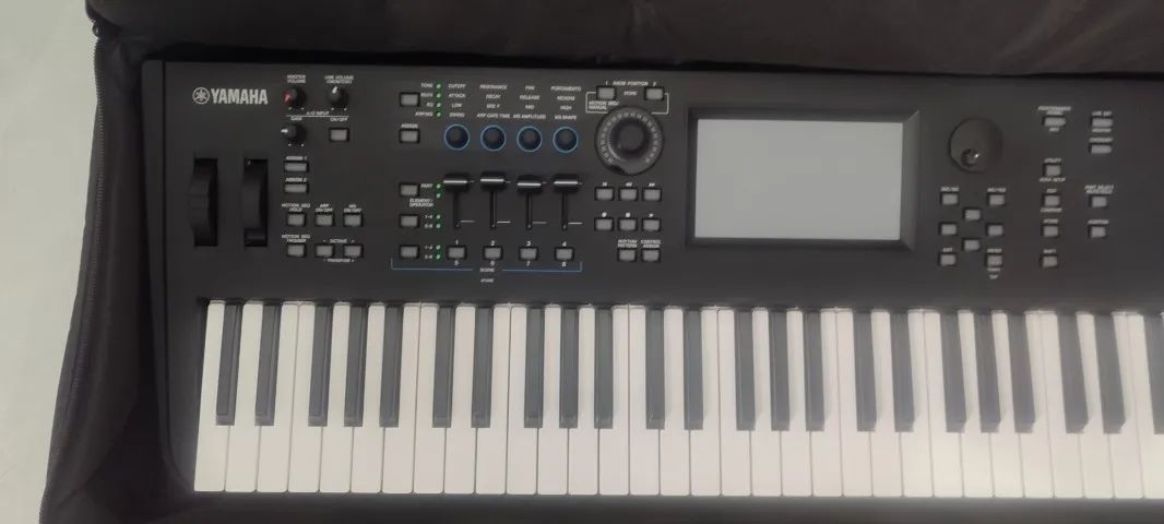 Yamaha MODX 6+ - Foto 4