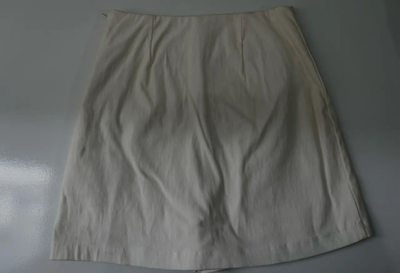 saia-short off-white tamanho 16