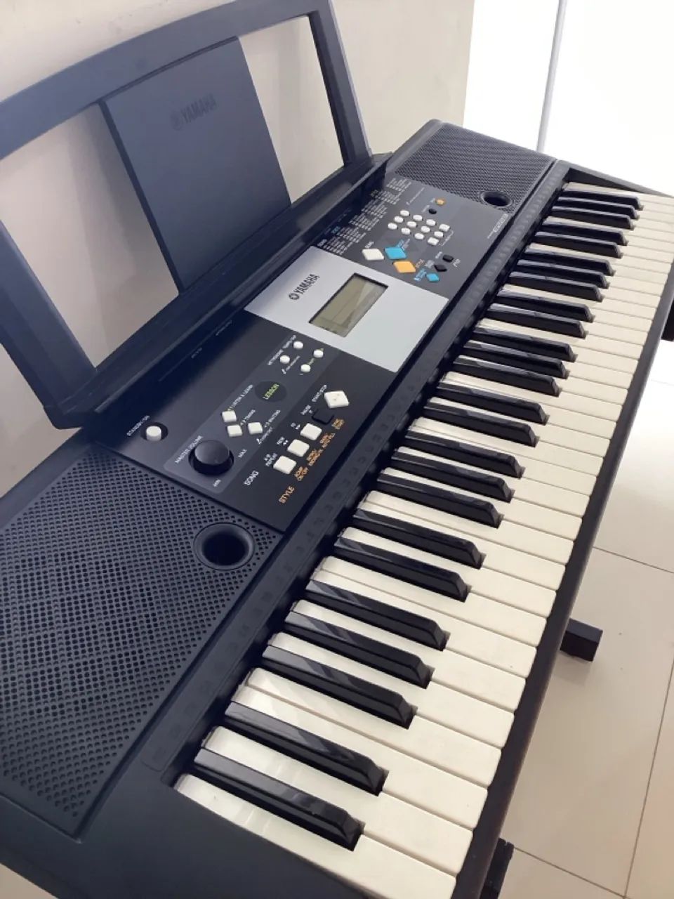 Teclado YAMAHA PSR E223  - Foto 4