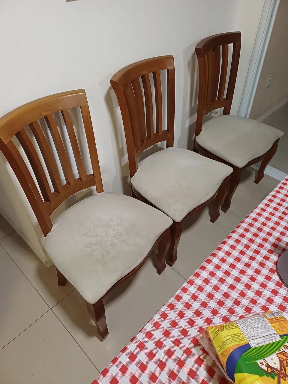 Excelente Mesa de Jantar com Cadeiras!!! - Foto 4