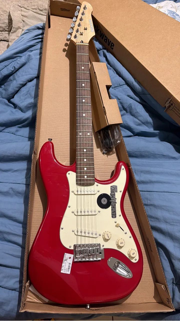 Guitarra nova nunca usada 