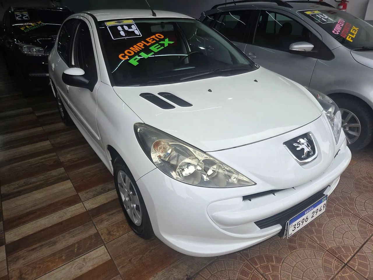 Peugeot 207 207 Active 1.4 Flex 8V 5p 2014