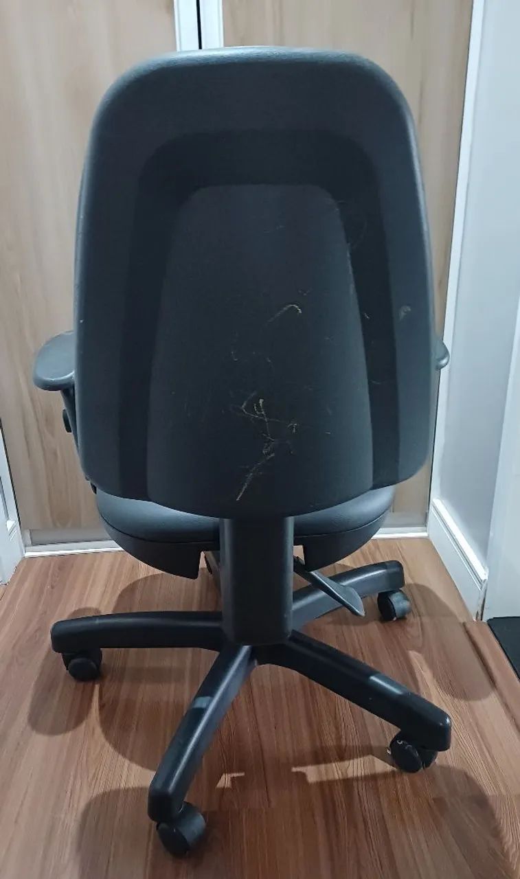 Cadeira escritorio em ótimo estado  - Foto 4