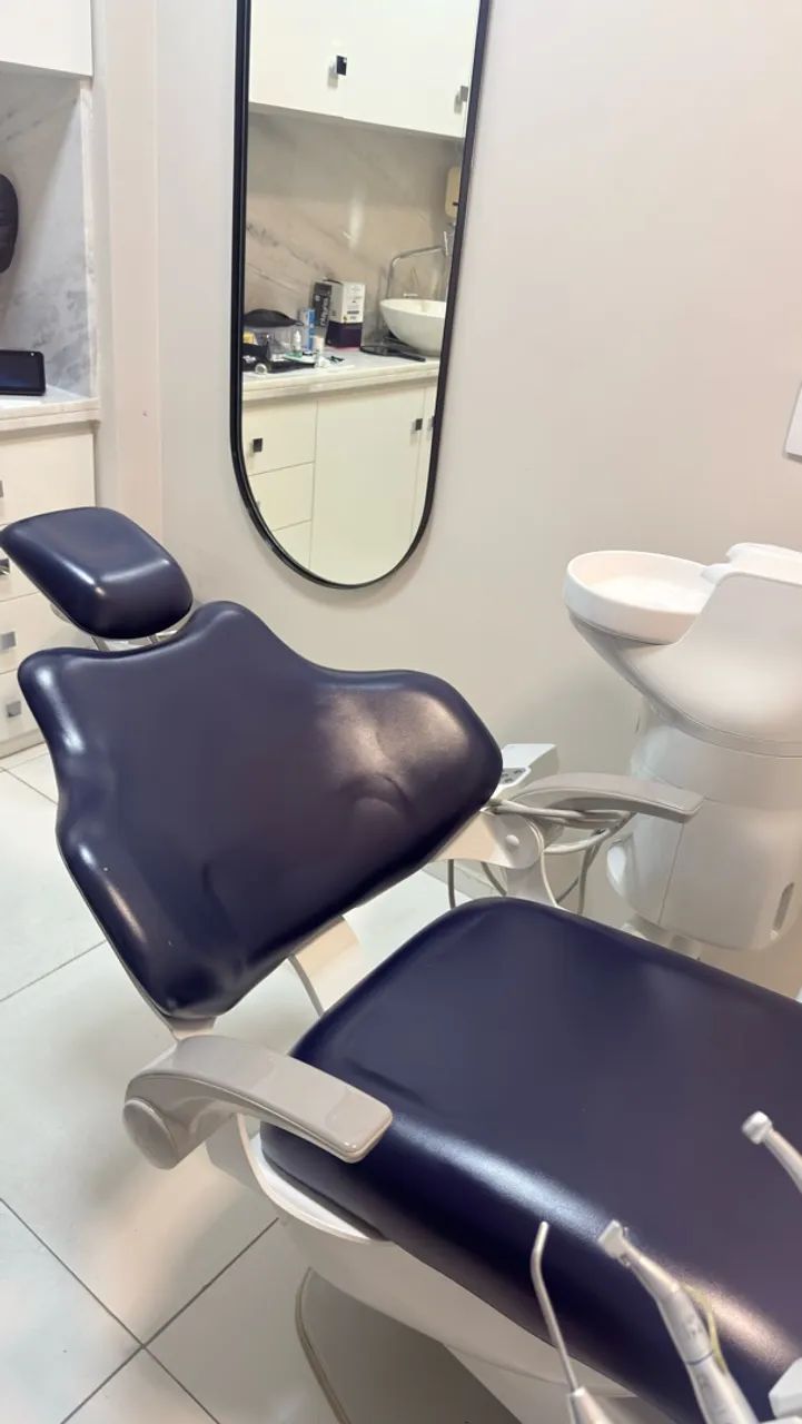 Cadeira odontológica Kavo Aqia com compressor
