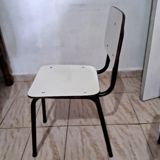 Cadeiras Infantis de Ferro 25$ Cada - Foto 2
