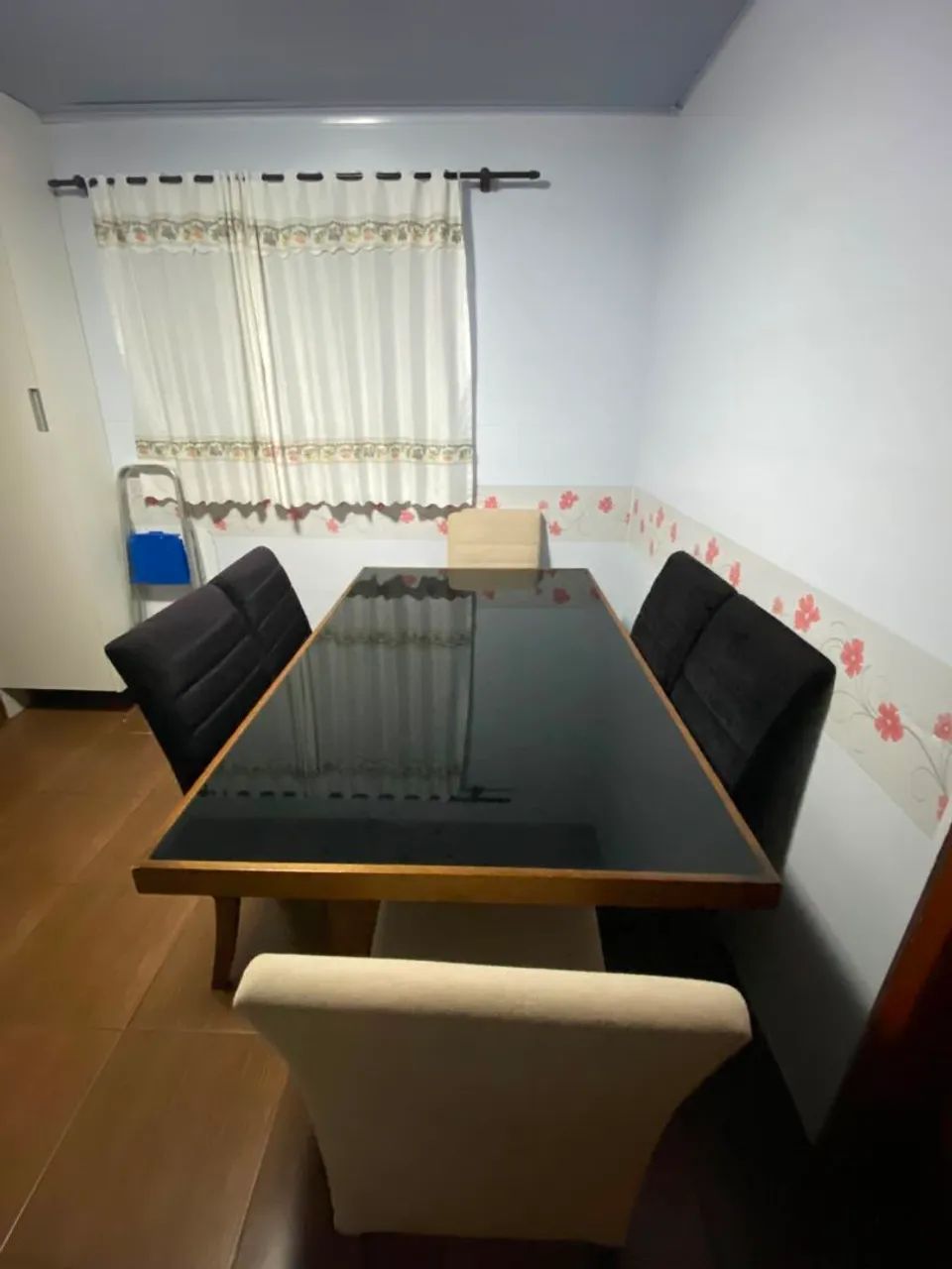 Mesa com 6 cadeiras - Foto 2