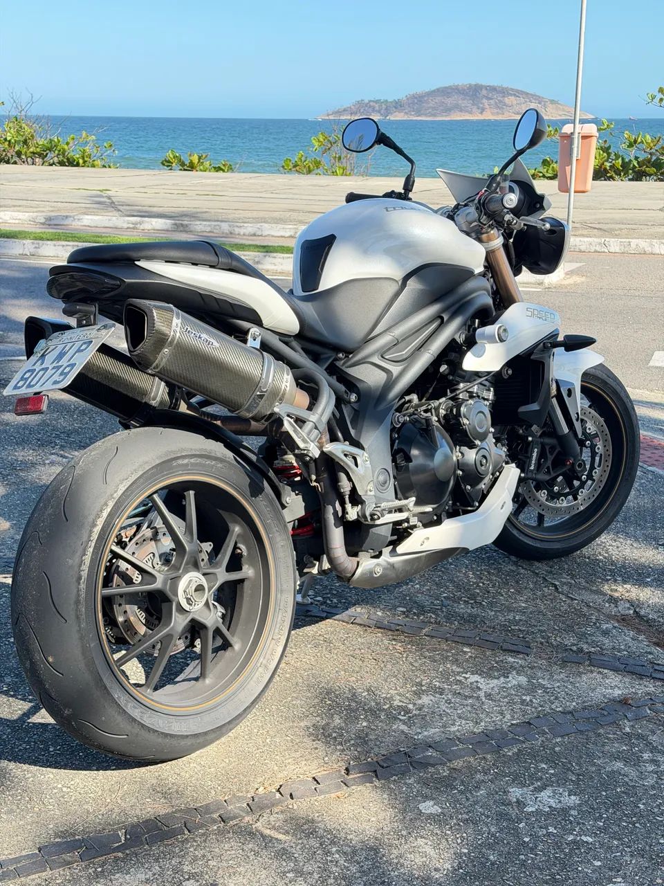 TRIUMPH SPEED TRIPLE 1050 - Foto 4