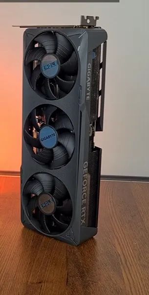 PLACA DE VIDEO RTX 5070 TRIPLE FAN EAGLE OC - Foto 2