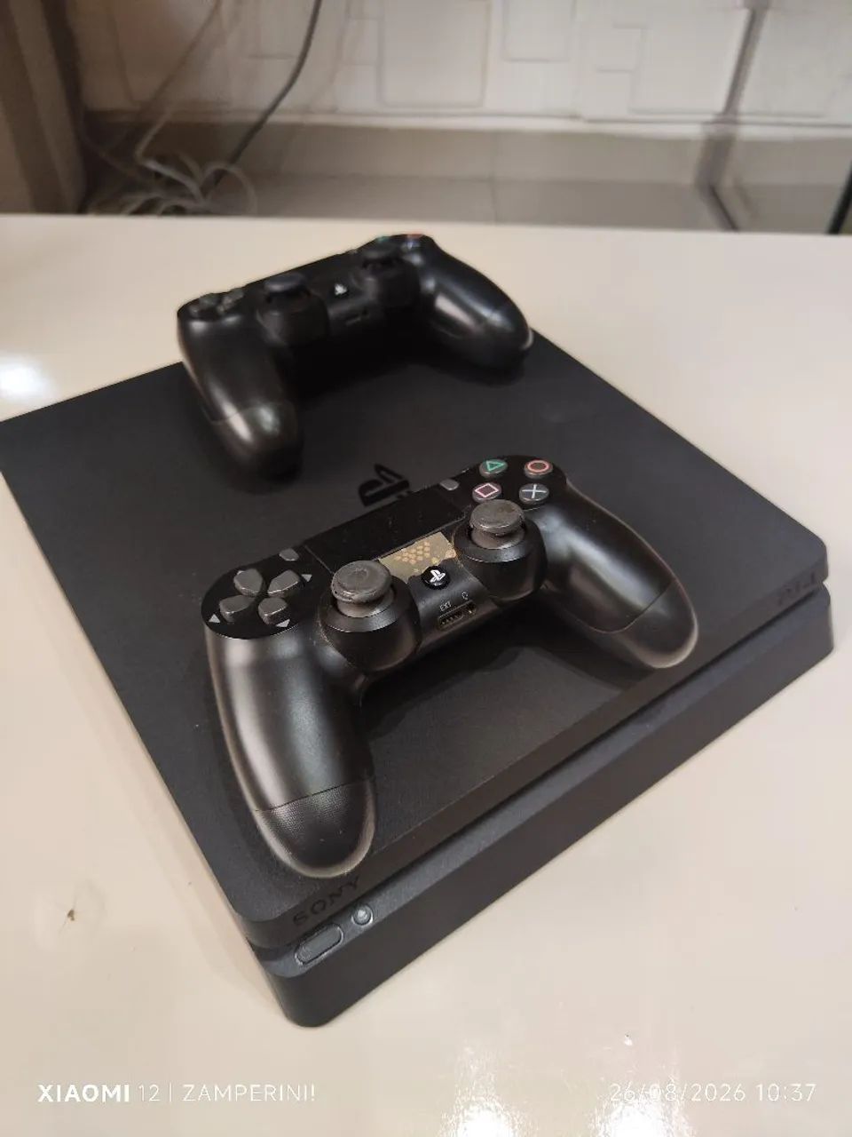 PS4 Slim 500GB + 2 Controles - Foto 5