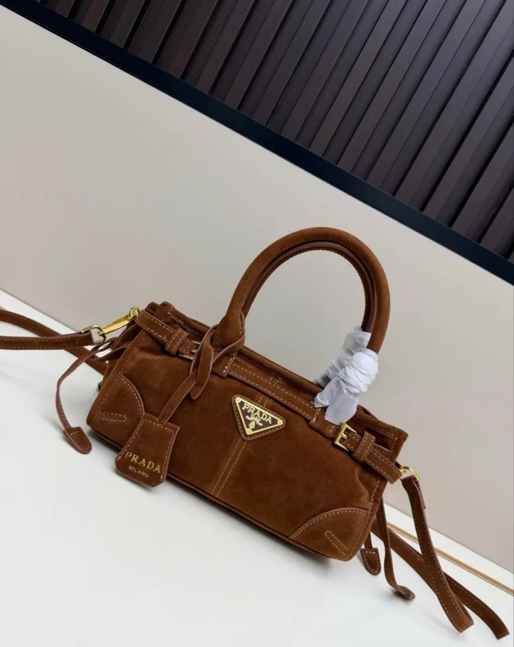 Bolsa Prada Bonnie Mini camurça marrom  - Foto 2