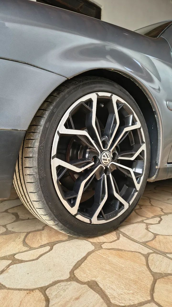 Rodas aro 17 com pneus novos! excelente estado  - Foto 2