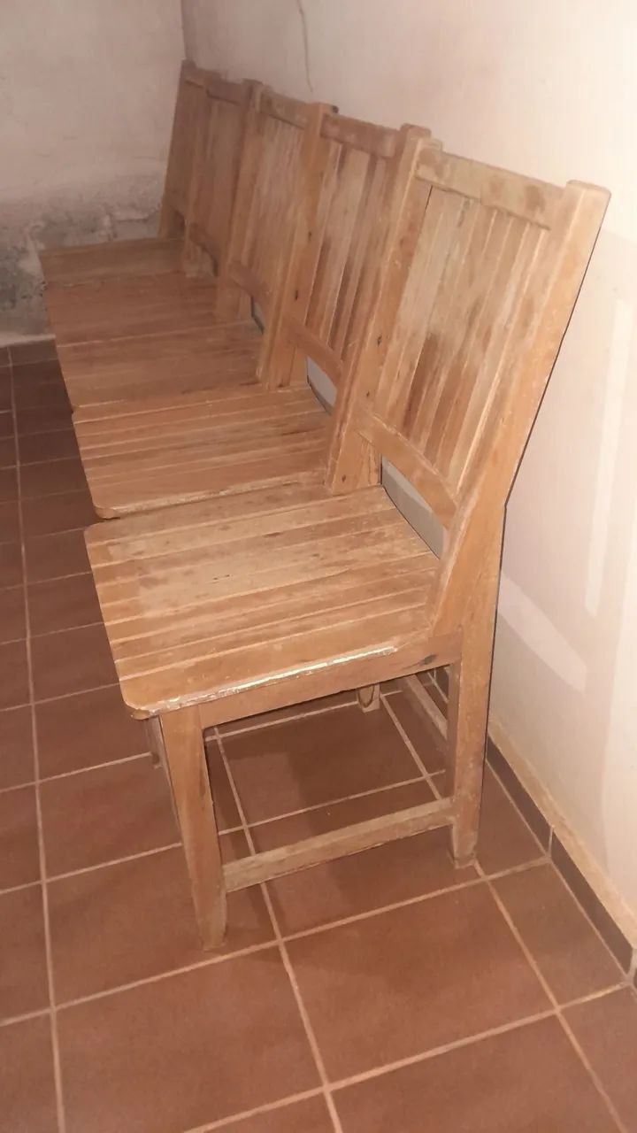 Vendo 5 cadeiras de madeira  - Foto 2