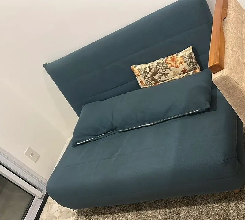 Sofá retrátil verde esmeralda  