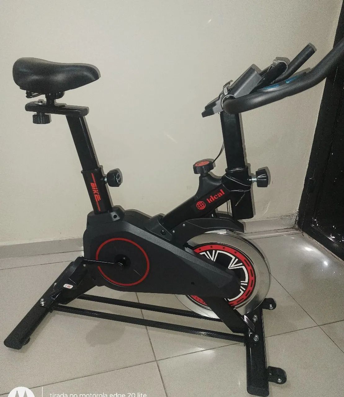 Bicicleta ergométrica nova Spinning, suporta 100 quilos.