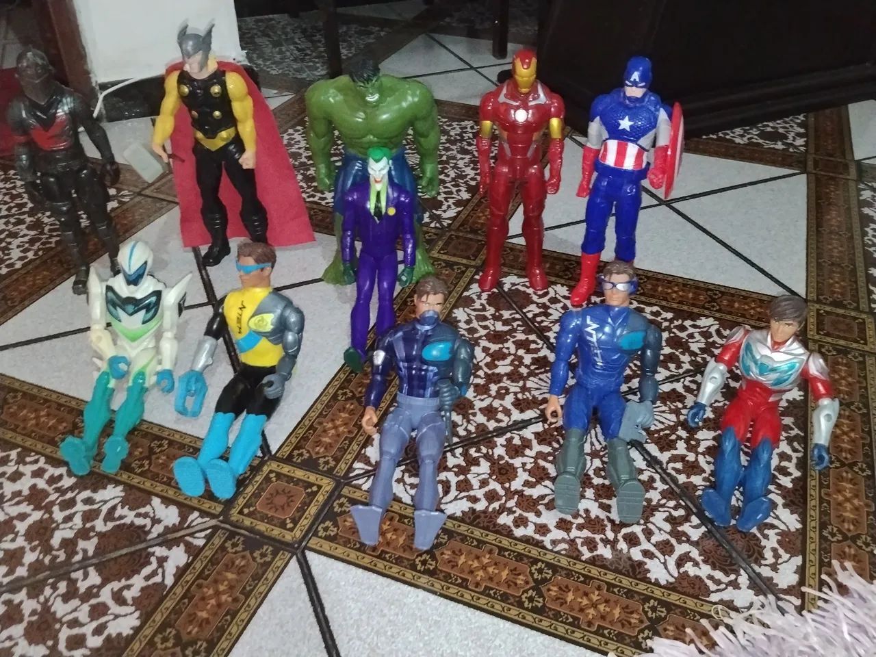 Bonecos originais maxsteels/vingadores e perfeito estado 