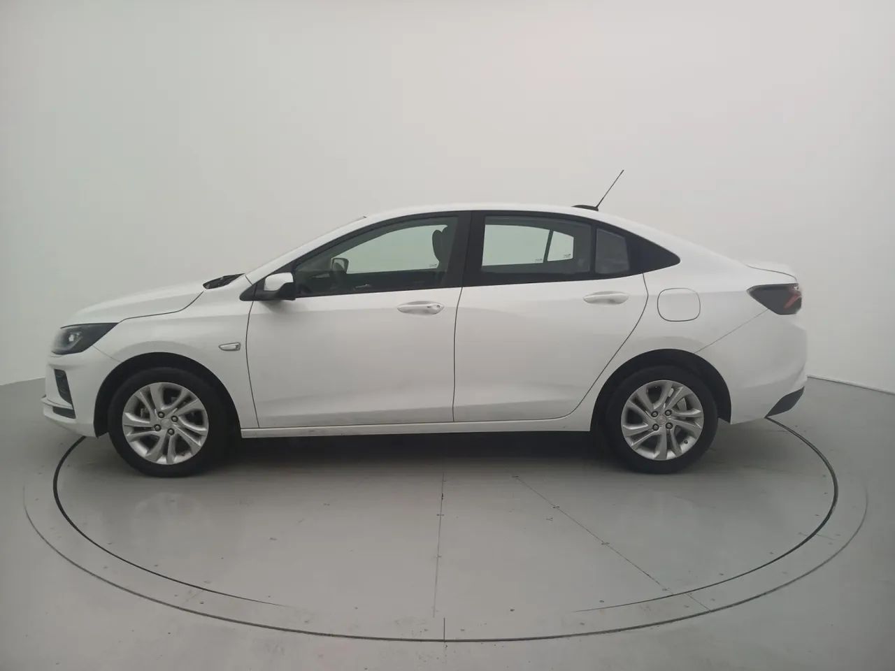 Chevrolet Onix Hatch LTZ 1.4 8V Flex Power Aut. 4P, foto 2 de 18