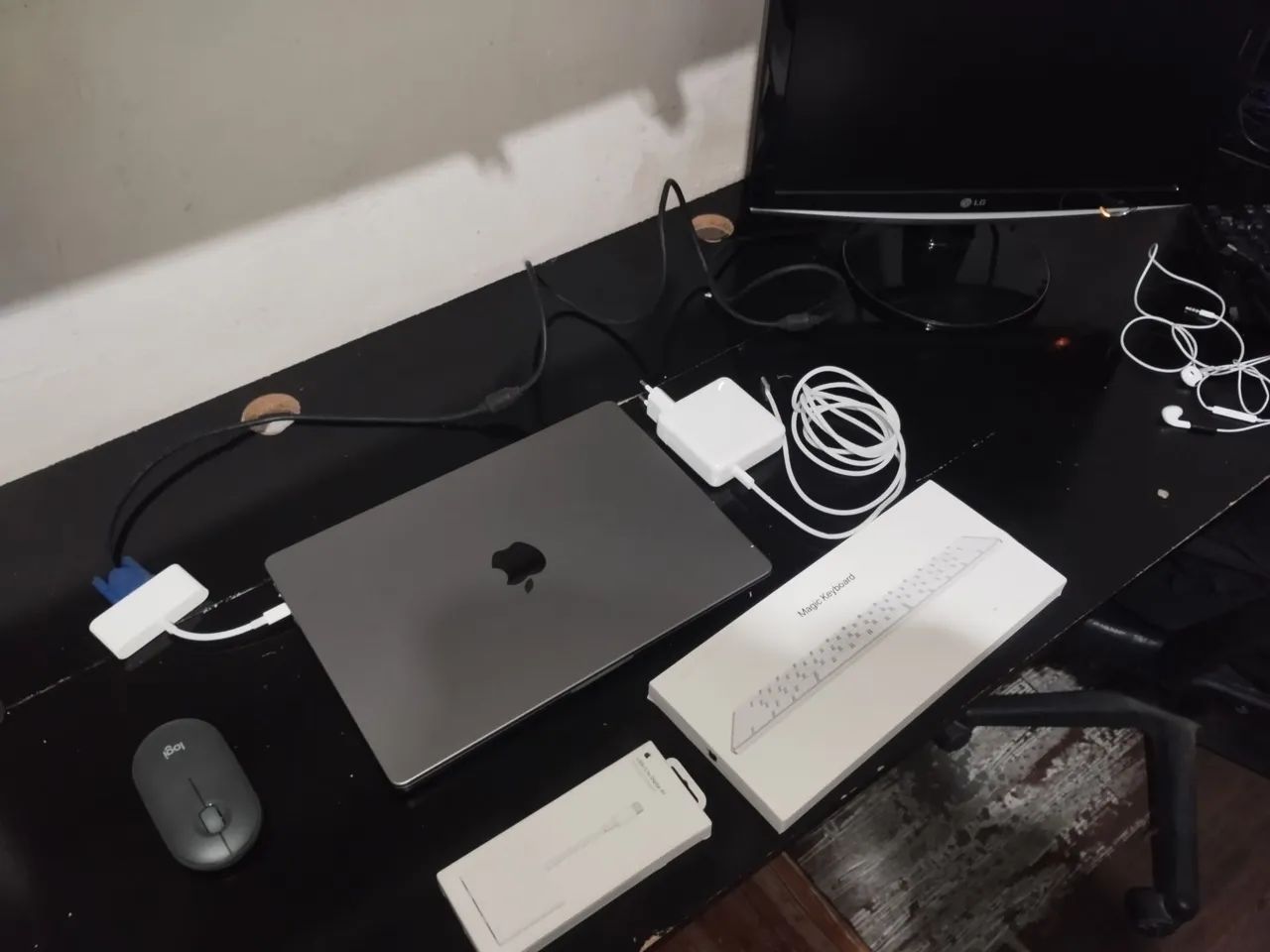 MACBOOK PRO M2 2023 - 32 GB RAM - 500 SSD - 14 polegadas (Problema no Display) + Kit Apple