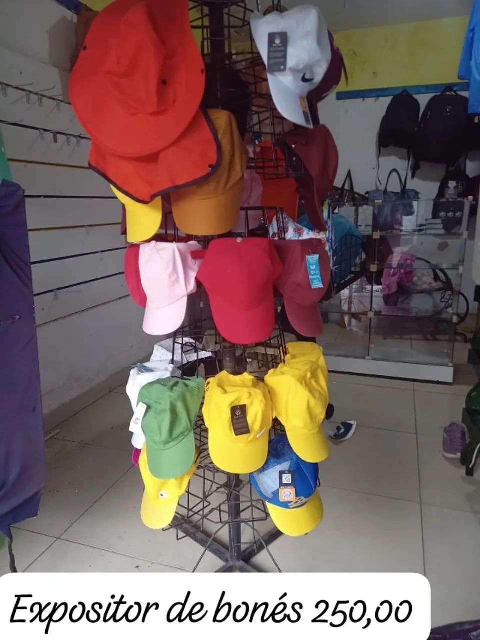 Expositor de bonés 