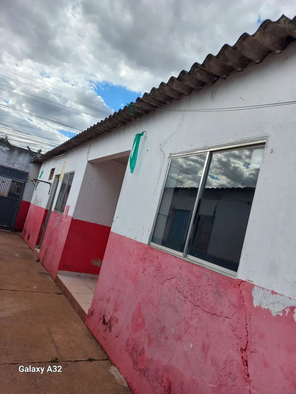 Lote com 4 casas separadas e independentes 