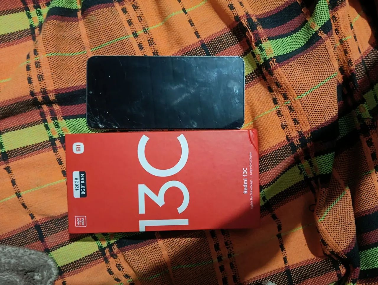 Redmi 13c funcionando perfeitamente somente está trincado - Foto 3