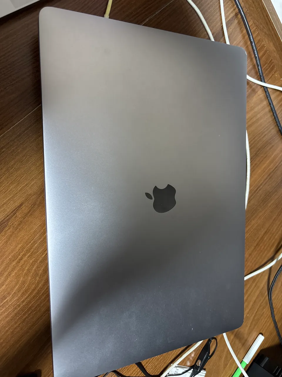 MacBook Pro 16 Apple i7 16GB SSD 512GB Touch Bar Retina Cinza