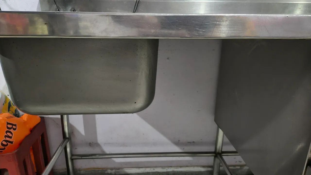Vendo bancada 2,10 com cuba funda  - Foto 3