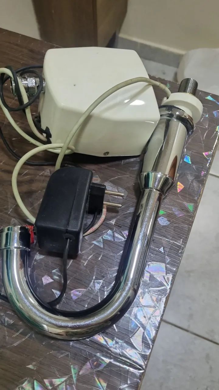 Torneira Eletrônica Com Sensor Banheiro E Lavatório Cromada - Foto 2
